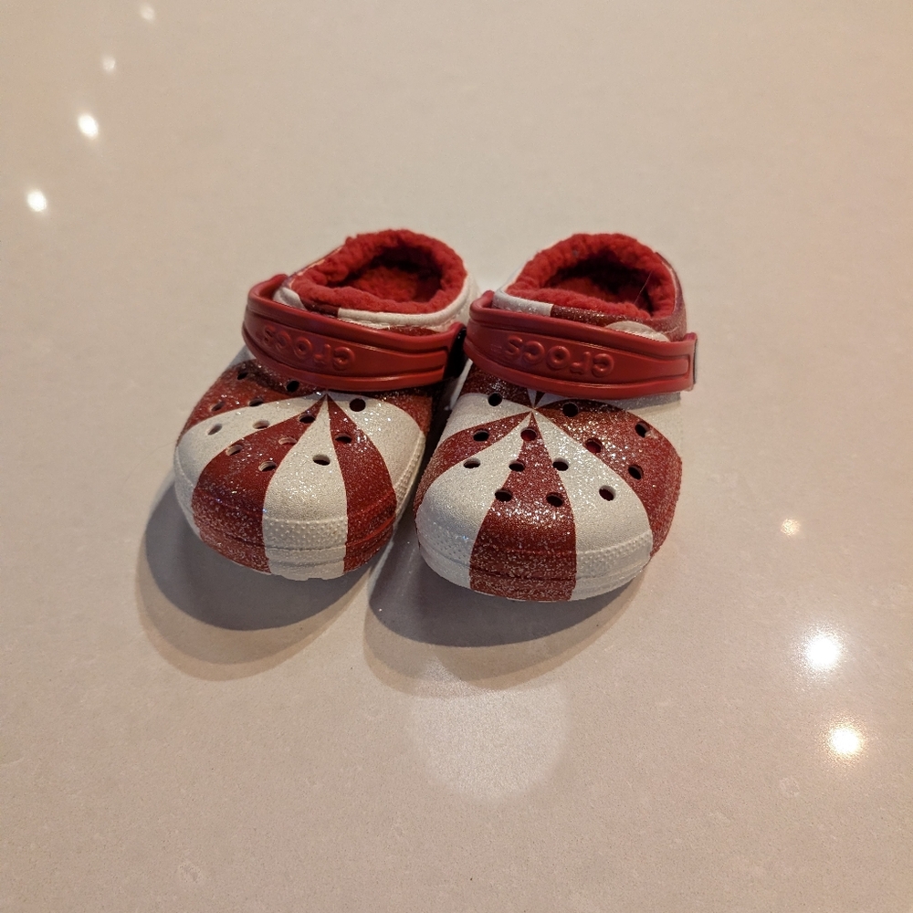 NWT Crocs Lined Holiday Clogs
